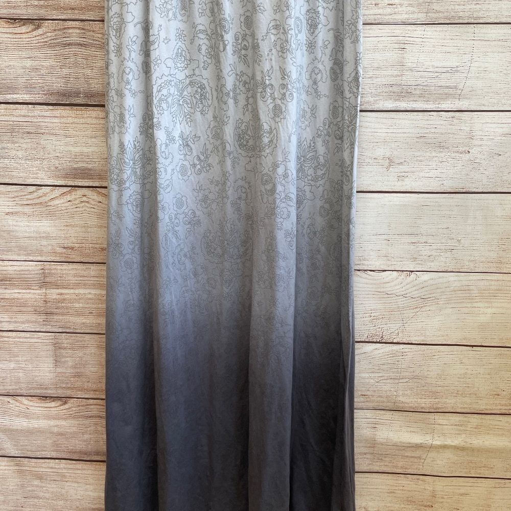 GARNET HILL SOFT KNIT MAXI DRESS IN GRAY PRINT - Picture 2 of 6